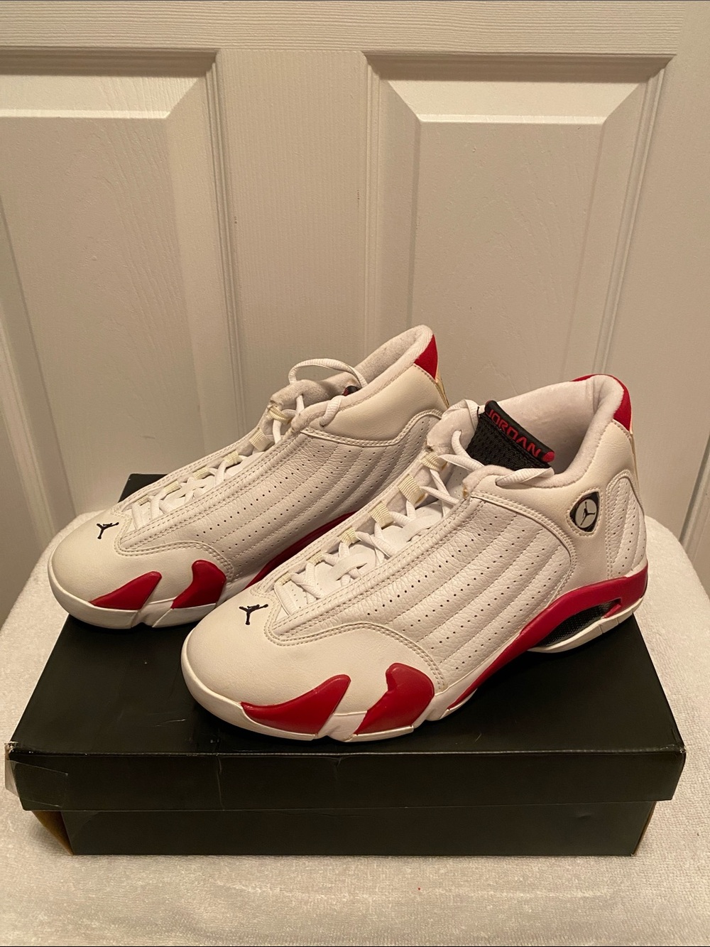 Air Jordan 2 Retro White and Red Men’s Sneakers…size 8